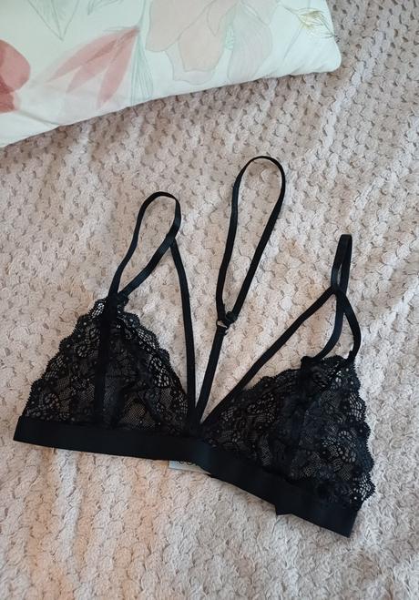 Krásna čipkovaná podprsenka s chokerom, s