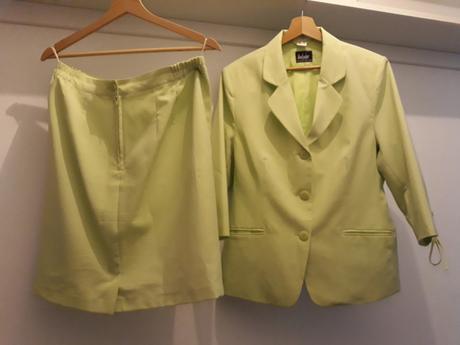 Limetkovy suknovy kostym, 42