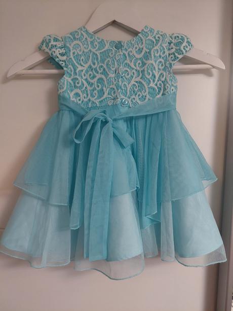 Modré točive šaty, 92