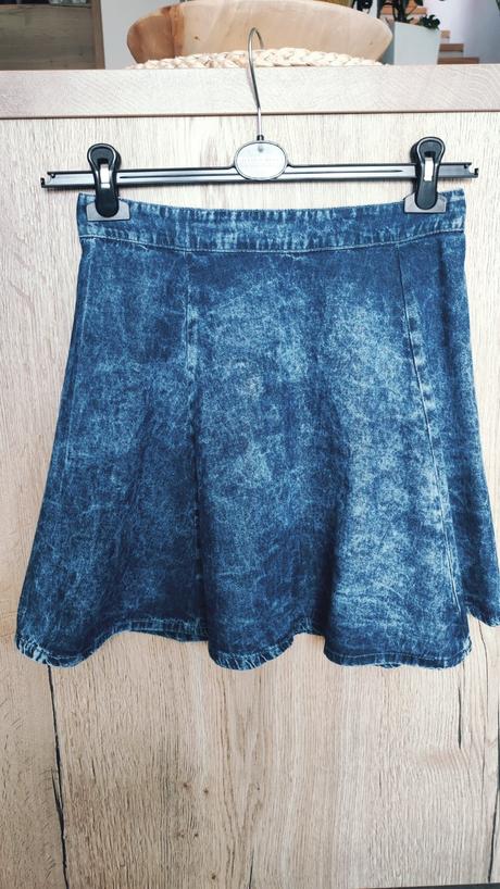 Áčkova sukňa, stradivarius,m