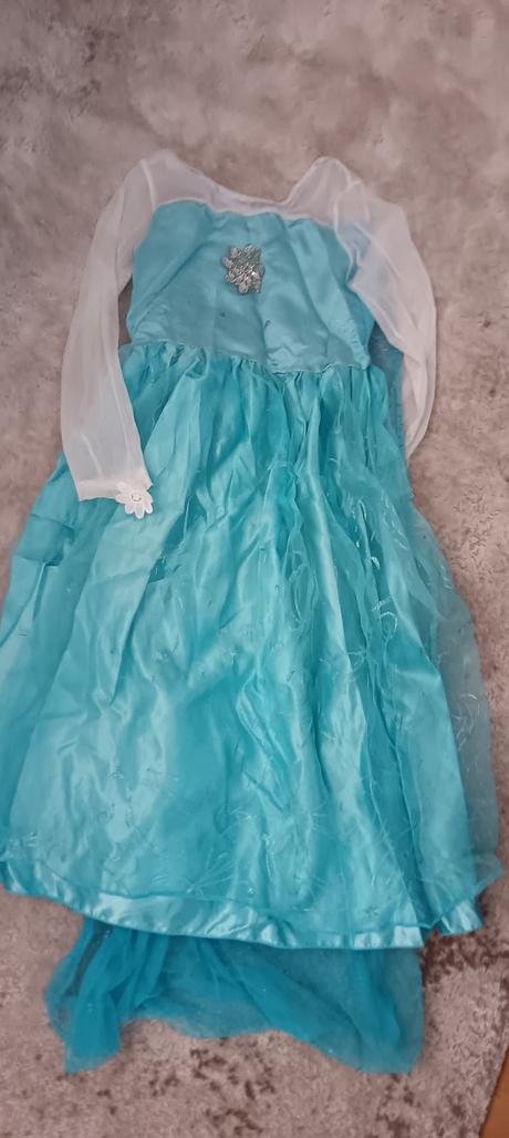 Šaty frozen s vlečkou,