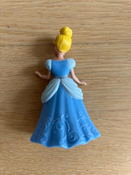 Popoluška - vyzliekacia bábika, 