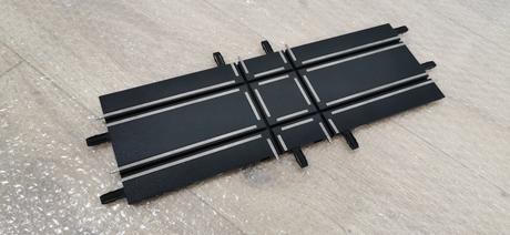 Predám diely na autodráhu carrera go , d 143, 