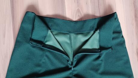 Široké zelené nohavice so zlatými gombíkmi, xs