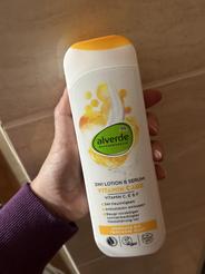 alverde NATURKOSMETIK Telové mlieko & sérum 2v1 Vitamin Care, 250 ml