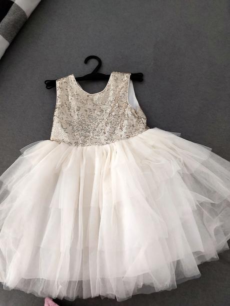 Sviatocné saty, 104