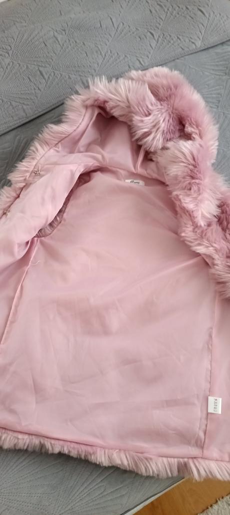 Luxusná ružová vesta, 152