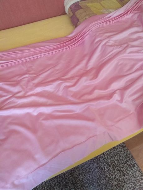 Krasny ružovy dederon, 