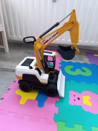 Bruder kolesovy bager, 