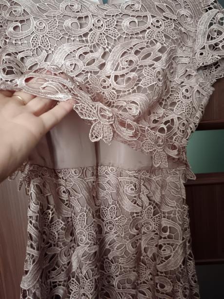 Čipkované šaty, 36