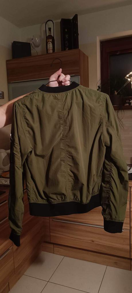 Trendy bundicka ako nova, len raz oblecena, bershka,l