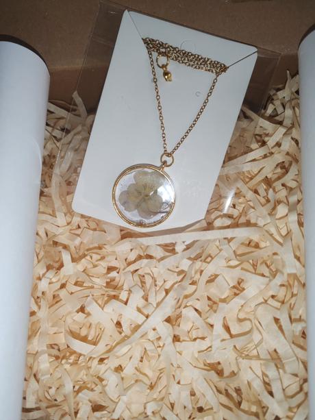 Náhrdelník s kvietkom, 