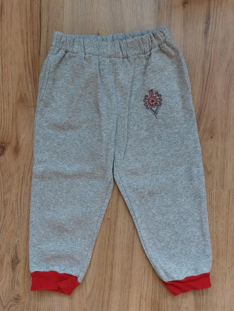 Hrubšie tepláky s česanou vnútornou stranou, 98