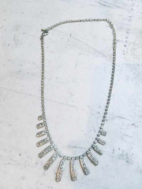 Štrasový náhrdelník,