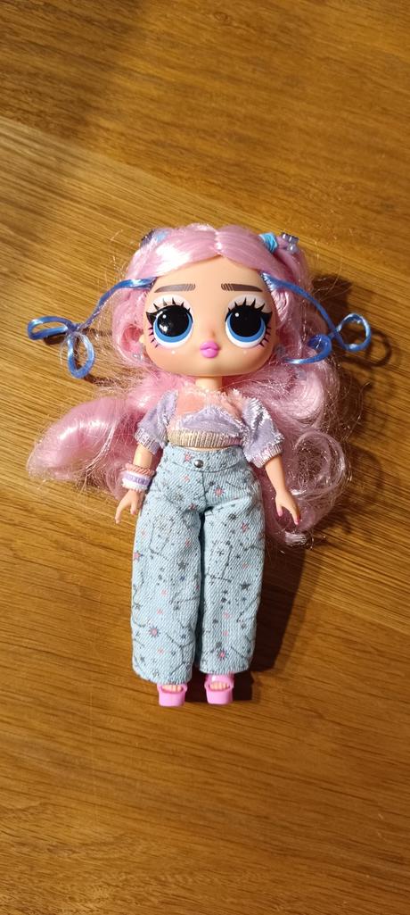 Okatá bábika l.o.l. surprise, 