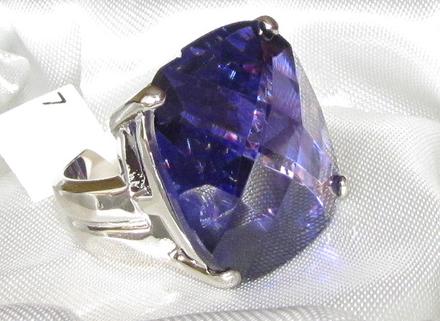Prsteň s fialovým kameňom, 