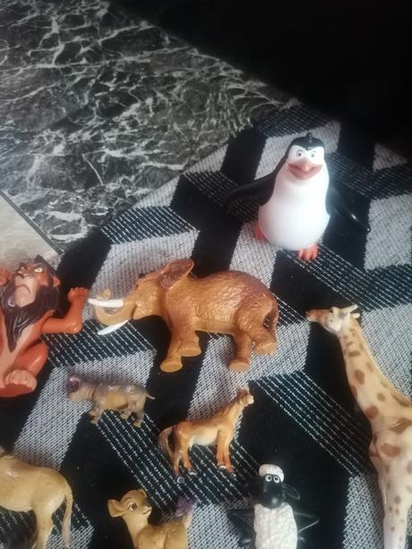 Zvieratká plastove žirafa,slon,hroch,kon,somárik..,