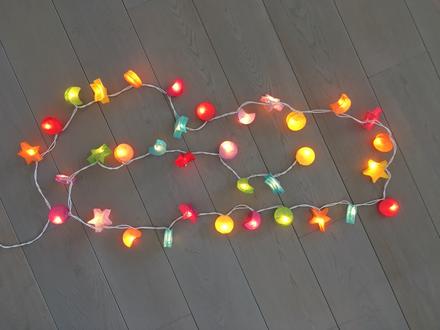 Farebná svetelná reťaz,