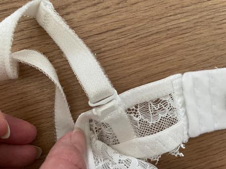 Biela podprsenka, 85b