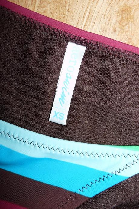 Pásikové plavky, 152