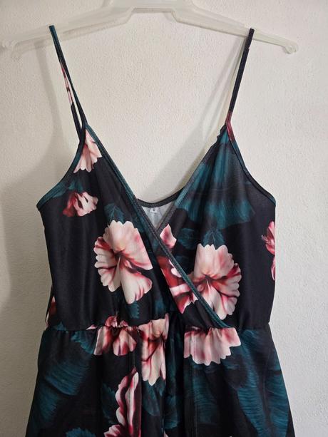 Kvietkovaný overal, s