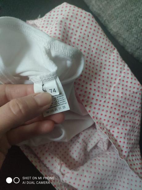 Šaty s čelenkou, 74