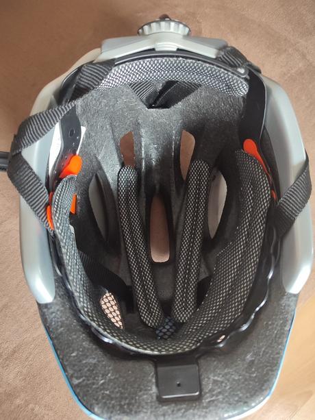 Cyklisticka prilba puky, s