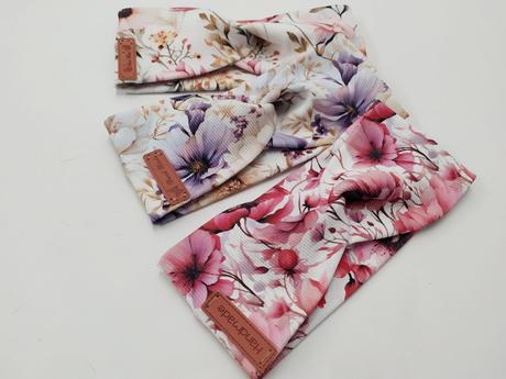 Čelenka z rebrovaného úpletu,