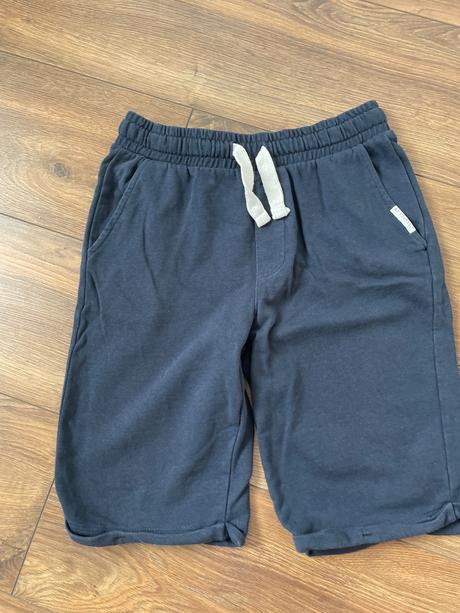 Kratasi, reserved,152