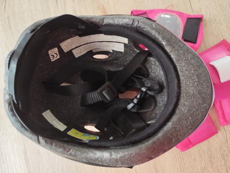 Prilba a chranice, s