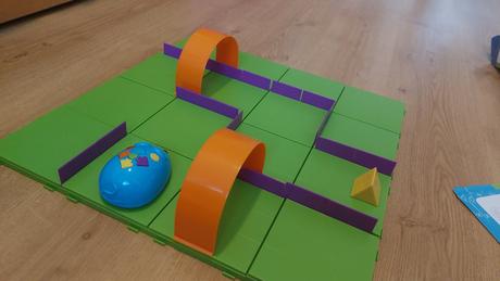 Robotická myš code & go s podložkou, 