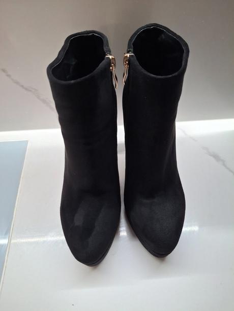 Miriase topanky na platforme, 37