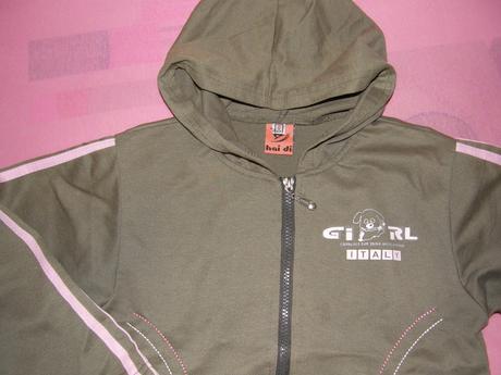 Svetrik s kapucnou, 128