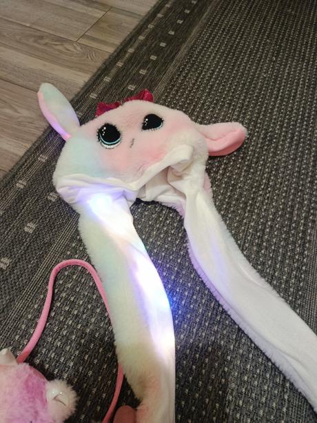 Čiapka, slúchadlá plus kabelka, 122