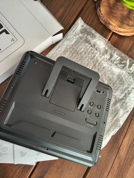 Jvd nové kvalitné hodiny rádiom riadené, 