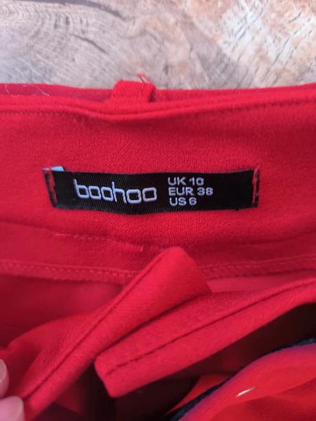 Červené nohavice, 38