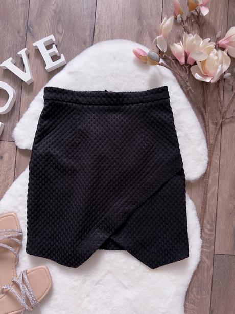 Čierna asymetrická minisukňa, h&m,s
