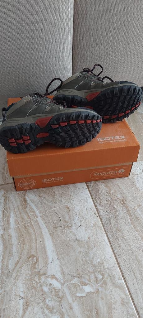 Nepremokavé turistické topánky regatta, 28