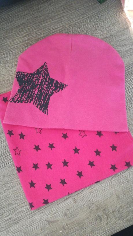 Čiapka a nakrčnik, 98