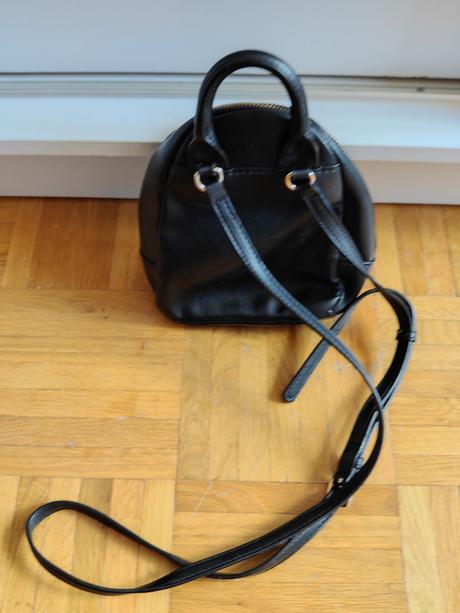 Dkny dizajnovy maly ruksačík ako crossbody, dkny