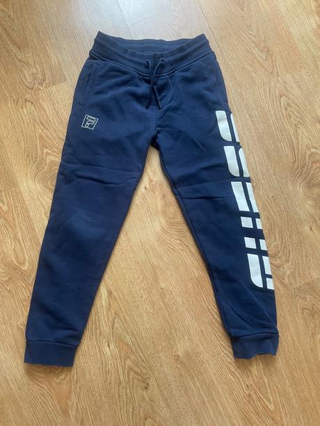 Tepláky guess 128 na cca8 rokov, guess,128