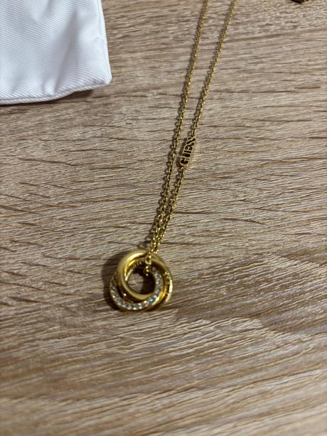 Guess náhrdelnik, guess