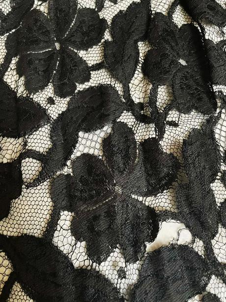 Čipkovaná sukňa, l