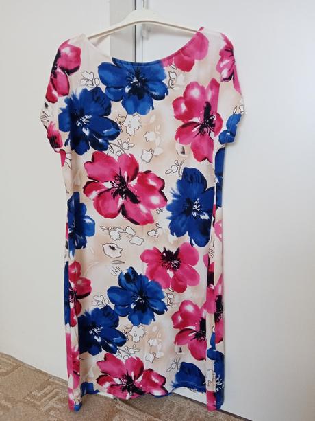 Šaty kvetinové, 42