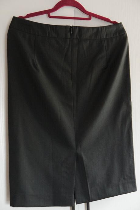 Elegantná čierna sukňa m, m