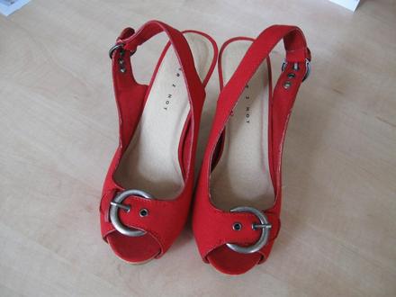 Dámske červené sandále, výška opätku 10,5 cm, 37