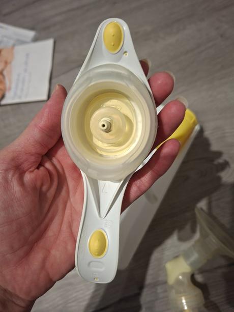 Manuálna odsávačka materského mlieka, 