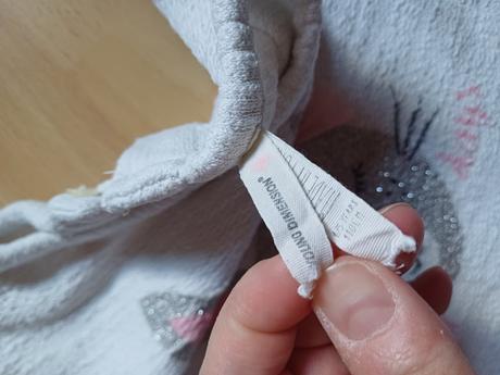 4ks tenke svetriky/mikiny, 110