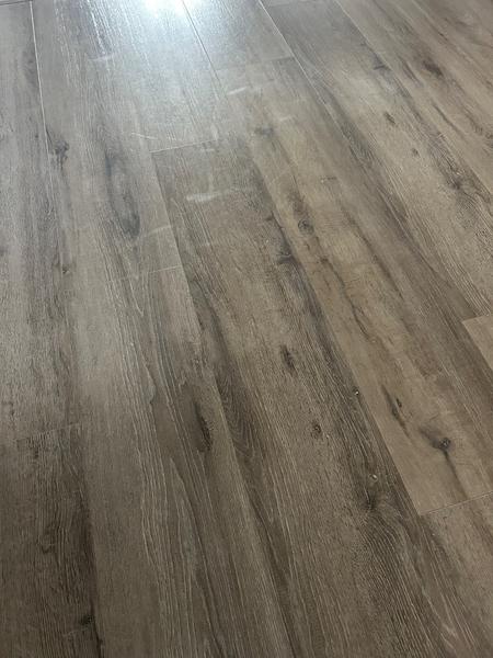 Ako efektívne udržiavať laminátovú podlahu pri deťoch?