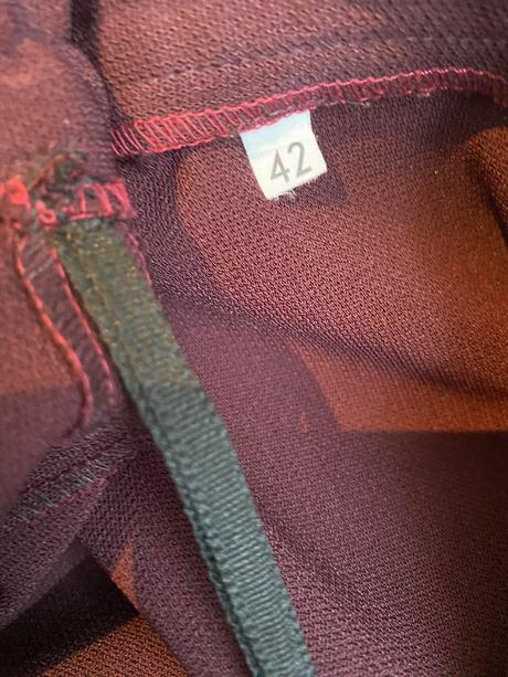 Dámska bordová sukňa, 42